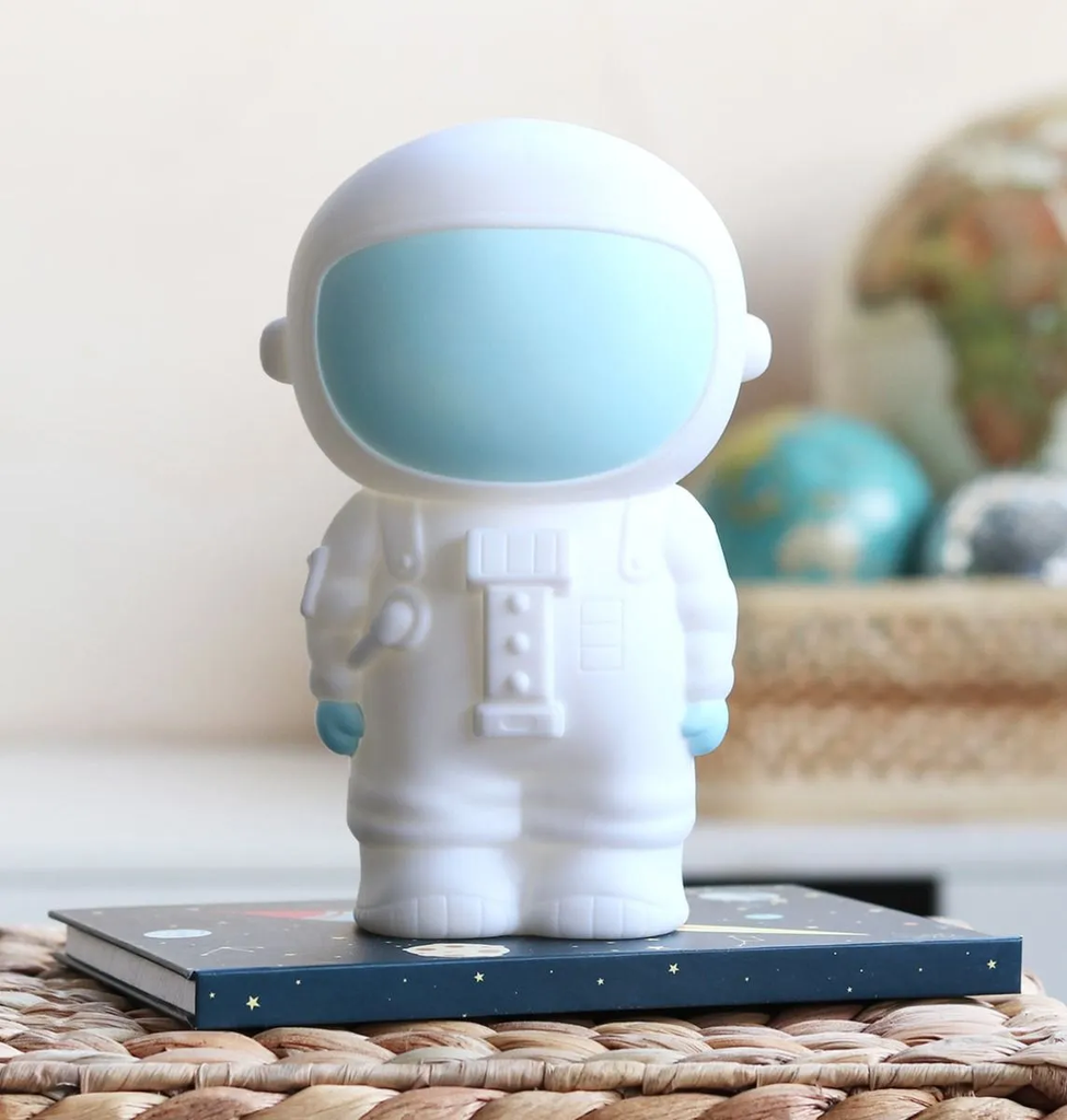 mbaswh14-lr-5-money-box-astronaut.png